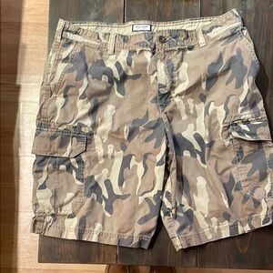 IZOD Men's Camouflage Cargo Shorts